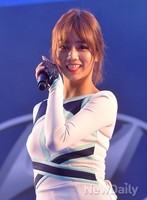 [포토]거리응원 북돋운 걸스데이 혜리의 사랑스러운 윙크