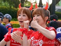 [포토]대한민국-러시아 전 영동대로 거리응원 나선 쌍둥이 자매 윙크