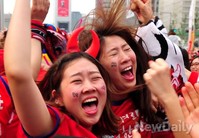 [포토]이근호의 선제골에 환호하는 시민