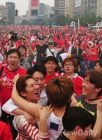 [포토]대한민국 선제골에 환호하는 시민들
