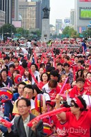 [포토]붉은 물결로 가득찬 광화문 광장