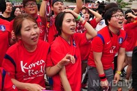 [포토]러시아 동점골에 좌절하는 시민들