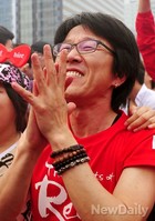 [포토]이근호의 선제골에 해맑게 웃는 시민