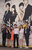 [포토]트로트의 연인, 유쾌하게 웃는 배우들 함께 '화이팅'