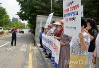 [포토]'간첩 유우성 즉시 구속하라!' 촉구하는 탈북단체회원들