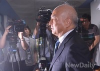 [포토]문창극 후보, 담담한 출근