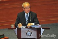 [포토]대정부질문에서 답변하고 있는 현오석 경제부총리