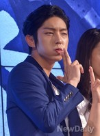 [포토]조선총잡이 이준기, '후~' 총잡이하면 떠오르는 포즈