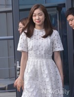 [포토]김연아, 팡팡 터지는 플래시에 뜬 실눈