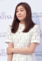 [포토]김연아, '카메라 세례 익숙하지 않아요~' 머쓱한 미소