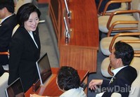 [포토]대화 나누는 '박영선-정청래' 의원