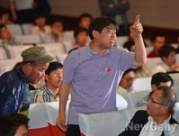 [포토]WTO쌀관세화 유예종료 공청회에서 항의하는 참가자