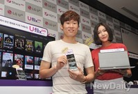 [포토]유플릭스 무비 서비스 보여주는 박지성