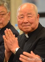 [포토]성직자의 정치개입 세미나에 참석한 김계춘 대수천 지도신부