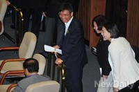 [포토]대화 나누는 '이재오-이상규-김현-임수경'