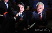 [포토]대화 나누는 '박영선-안철수-김한길'