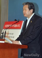 [포토]기자회견 하는 김무성 의원