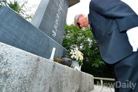 [포토]순국열사 기념비 찾은 이인수 박사