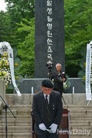 [포토]건국운동 순국열사 추모식, 추모시 낭독한 임덕기 유족회장