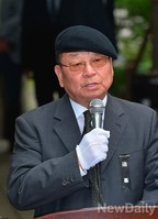 [포토]건국운동 순국열사 추모식, 추모시 낭독하는 임덕기회장
