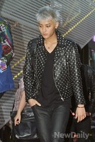 [포토]엑소 타오, 가죽재킷으로 터프한 상남자(?) 패션