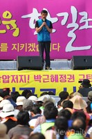 [포토]전교조 교사들 앞에서 연설하는 김전훈 위원장