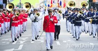 [포토]나랑사랑 호국퍼레이드 참가한 국방부 군악대