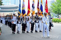 [포토]2014 호국퍼레이드, 행진하는 국방부 의장대