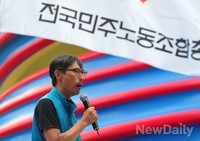 [포토]연설하는 김정훈 전교조 위원장