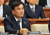 [포토]의원들의 질문에 답변하는 강병규 안행부 장관