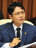 [포토]세월호특위에서 질문하는 김광진 의원