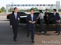 [포토]국방부에 입장한 한민구 신임 국방부장관