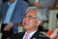 [포토]생각에 잠긴 문용린 서울시 교육감