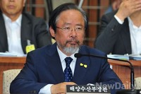 [포토]의원들의 질문 경청하는 이주영 해수부 장관