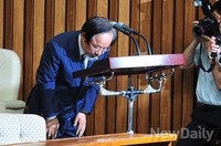 [포토]인사하는 이주영 해수부 장관