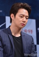 [포토]영화 해무, 생각에 빠진 박유천