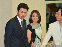 [포토]인천아시안게임 홍보대사 위촉식에 입장하는 현빈