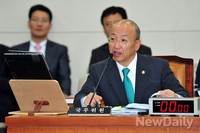 [포토]의원들의 질의에 답변하는 문형표 보건복지부 장관