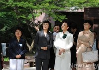 [포토]시진핑주석 방한, 창덕궁 둘러보는 펑리위안 여사