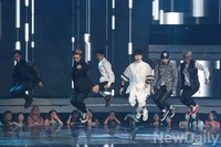 [포토]엠카운트다운, 파워 넘치는 비스트 '비상'