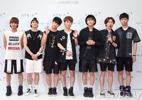 [포토]홍대를 접수 한 7인의 아이돌 'BTOB'