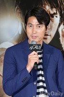 [포토]신의 한수, 무대 인사하는 주인공 정우성