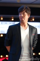 [포토]배우 안길강, 극중 역할에서 보기 힘든 '부드러운 미소'