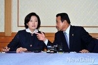 [포토]대화 나누는 '박영선-이완구' 양당 원내대표