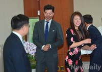 [포토]국세청 홍보대사로 위촉된 배우 공유-하지원