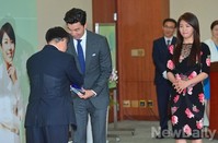 [포토]홍보대사 위촉패 받는 배우 공유