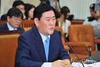 [포토]질의에 답변하는 최경환 경제부총리 후보자