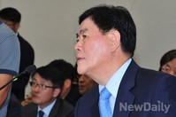 [포토]의원들의 질문 경청하는 최경환 경제부총리 후보자