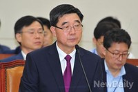 [포토]의원들의 질의 듣고 있는 이기권 고용노동부 장관 후보자