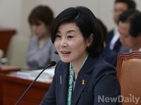 [포토]의원들의 질의에 답하는 김희정 여성가족부 장관 후보자